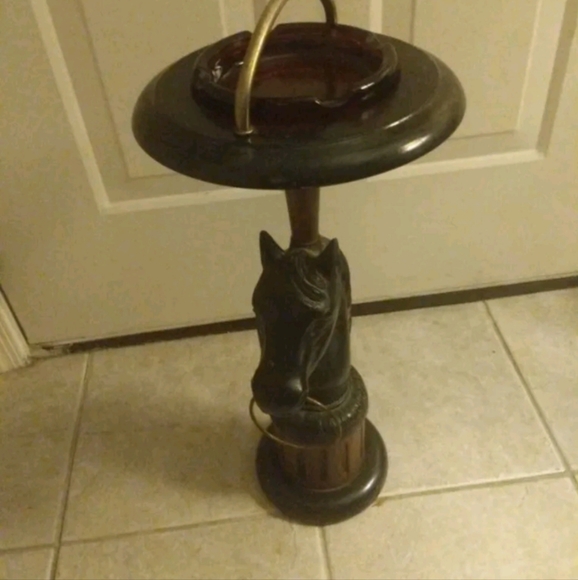 Elegant Antique Standing Ashtray - Metallic Horse Bust - Picture 4 of 4